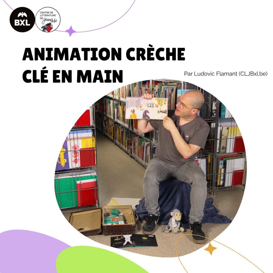 Photo de Ludovic Flamant en train de raconter un album avec des marionnettes auprès de lui et sa valise